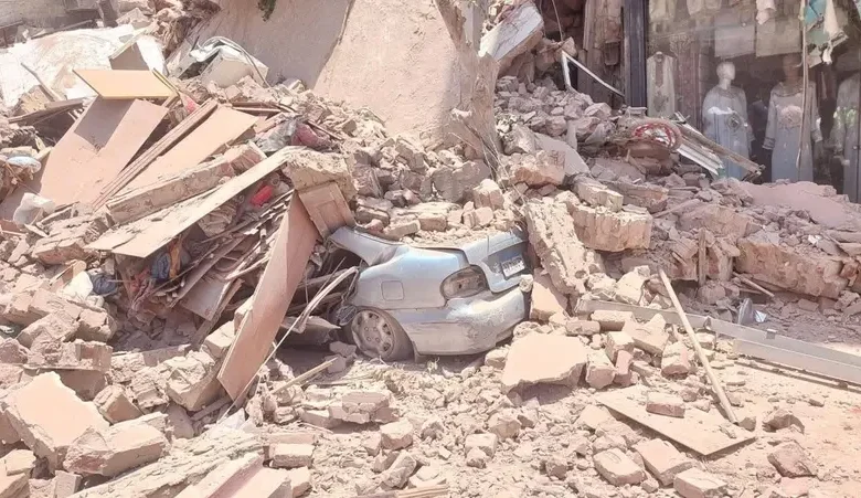 فرق الإنقاذ تبحث في أنقاض انهيار عقار وسط القاهرة